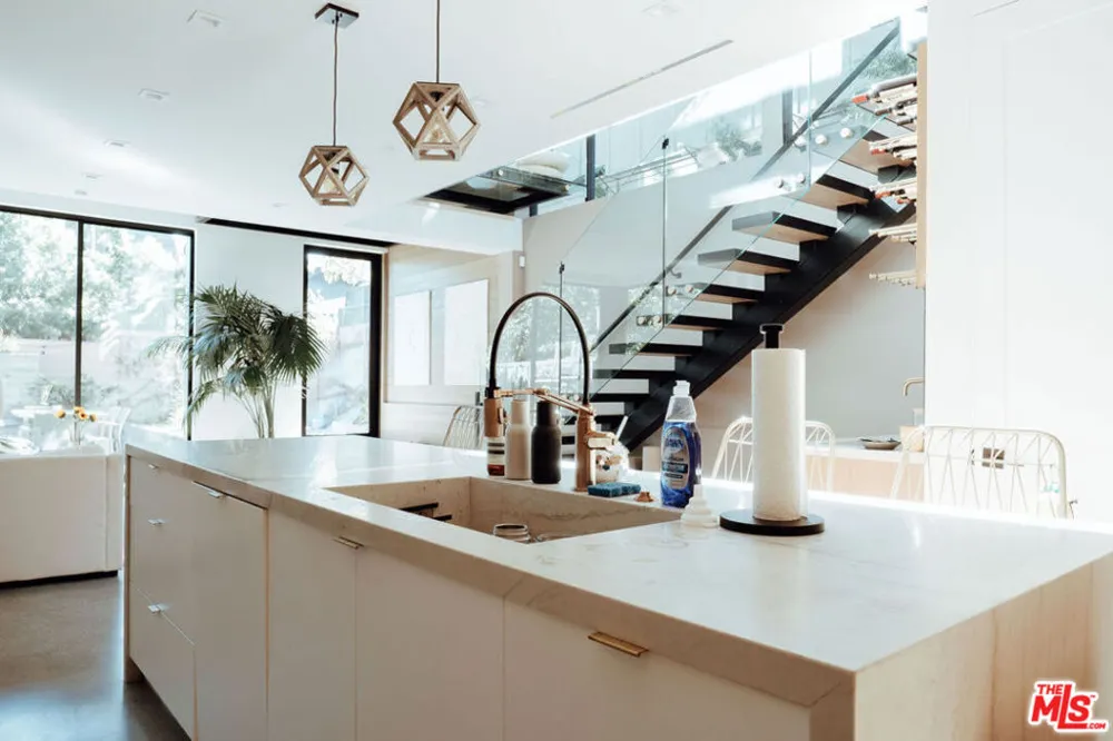 115 Park Place Venice, CA 90291