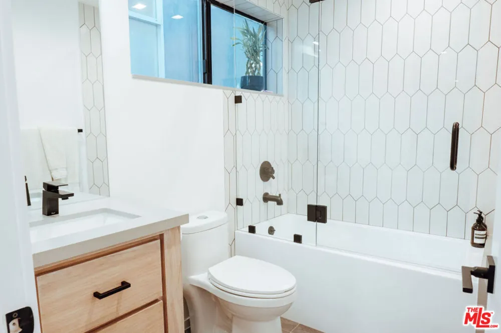115 Park Place Venice, CA 90291