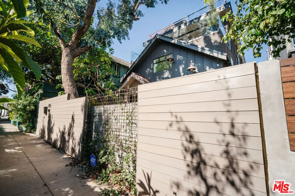 115 Park Place Venice, CA 90291