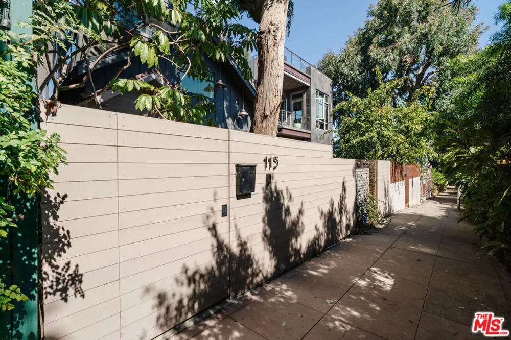 115 Park Place Venice, CA 90291