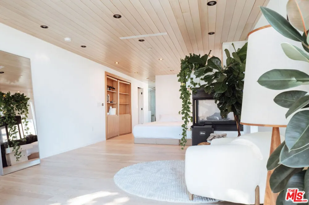 115 Park Place Venice, CA 90291