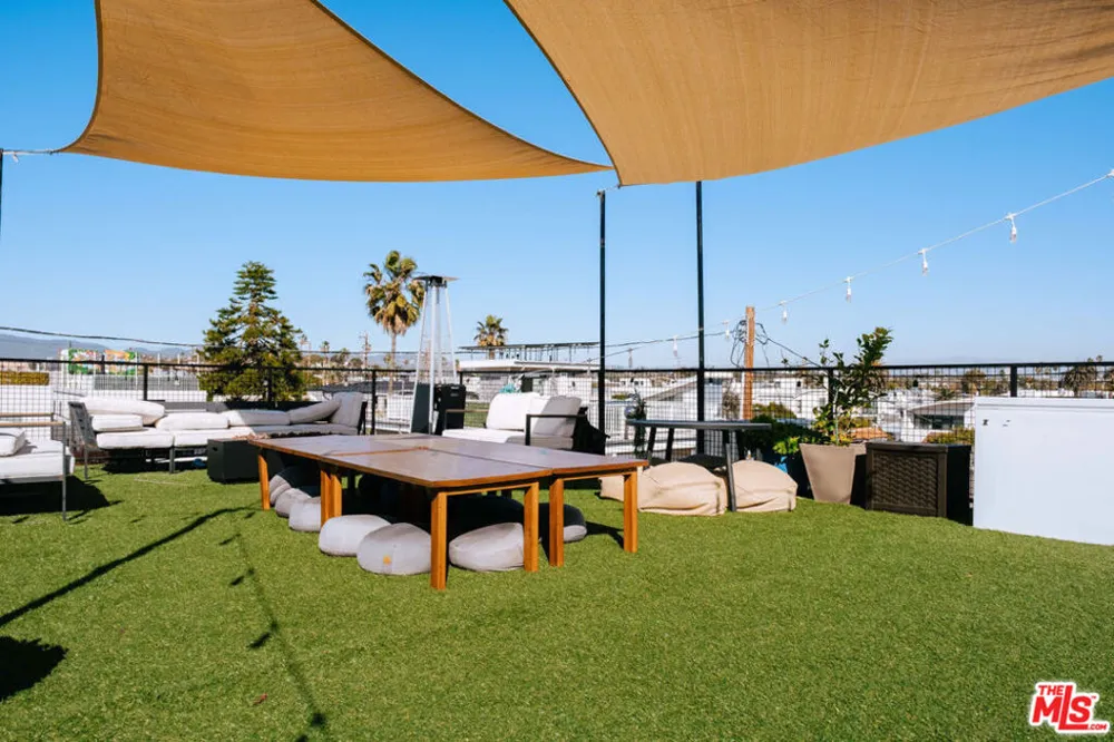 115 Park Place Venice, CA 90291