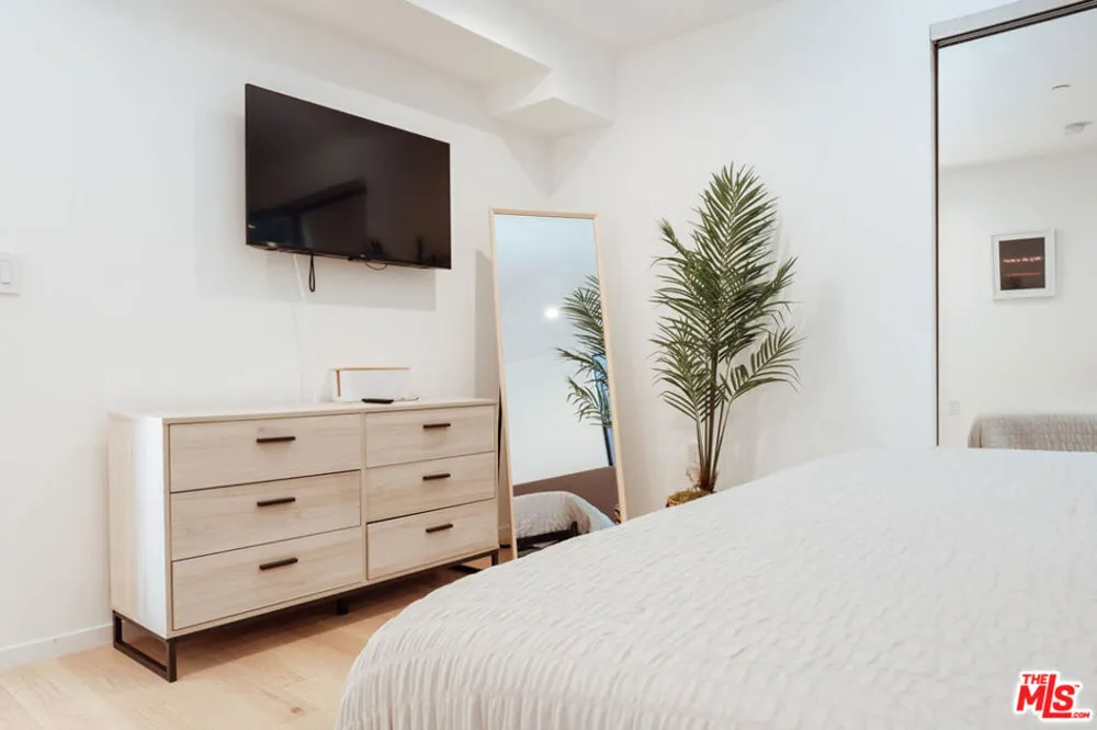 115 Park Place Venice, CA 90291