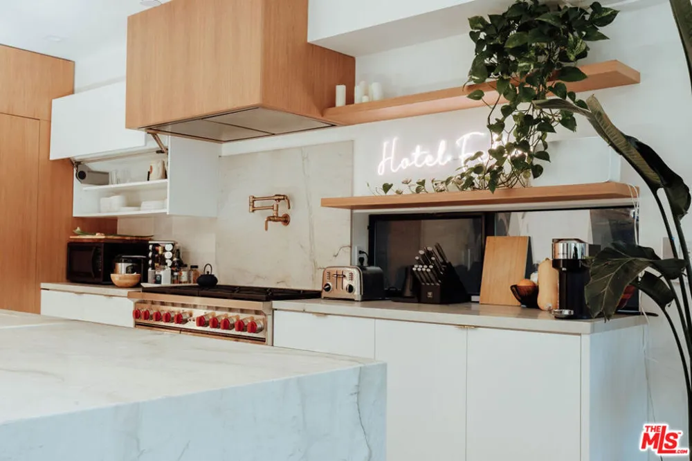 115 Park Place Venice, CA 90291