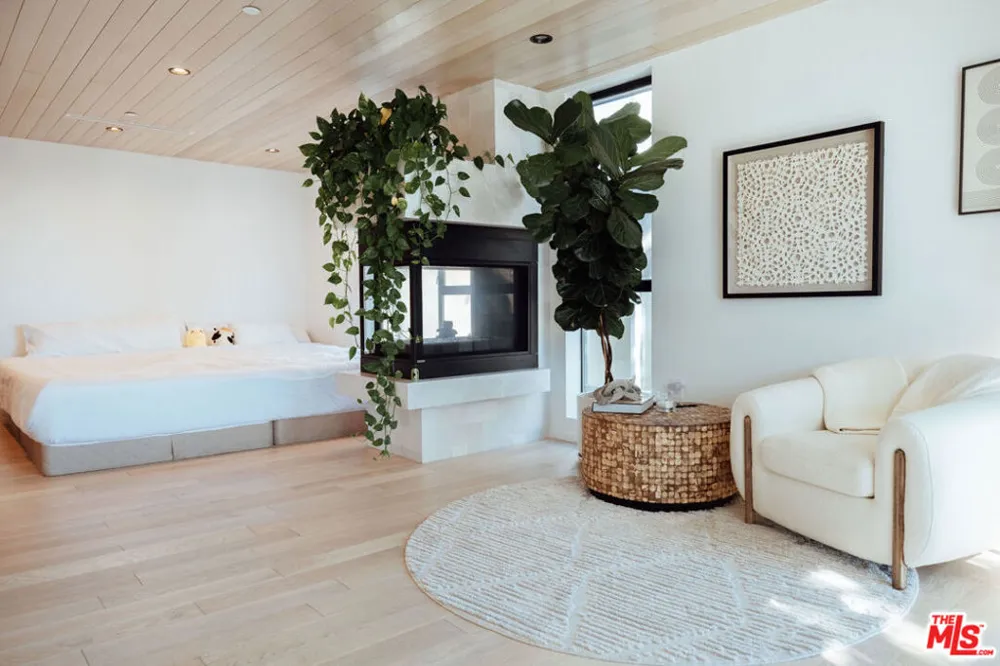 115 Park Place Venice, CA 90291