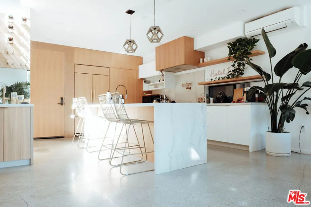 115 Park Place Venice, CA 90291