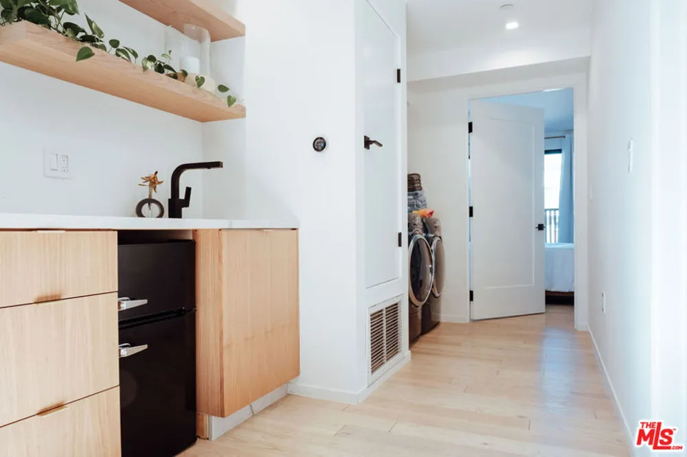 115 Park Place Venice, CA 90291