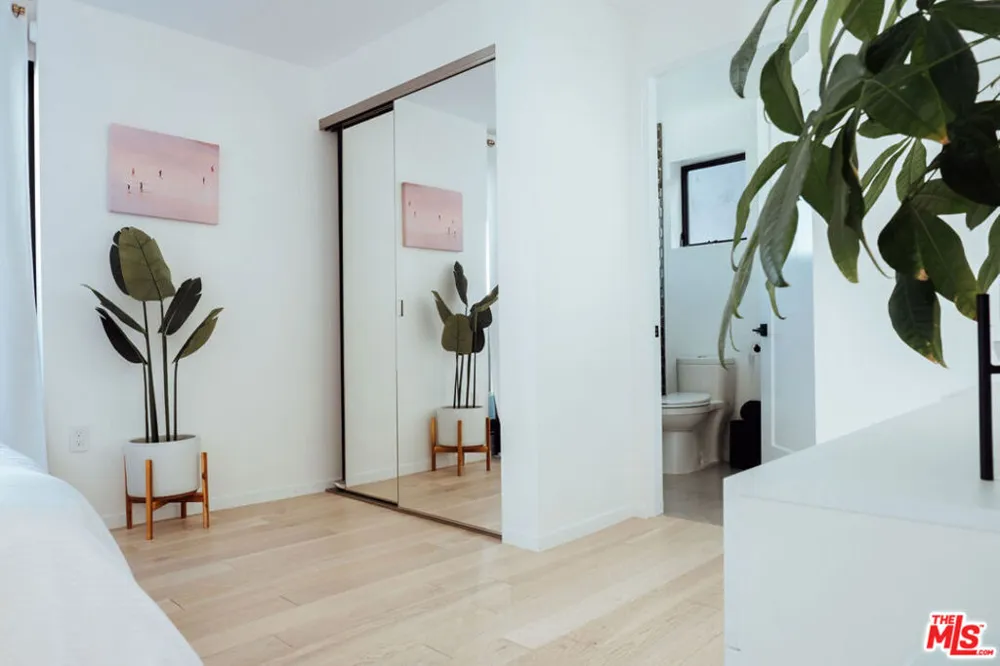 115 Park Place Venice, CA 90291