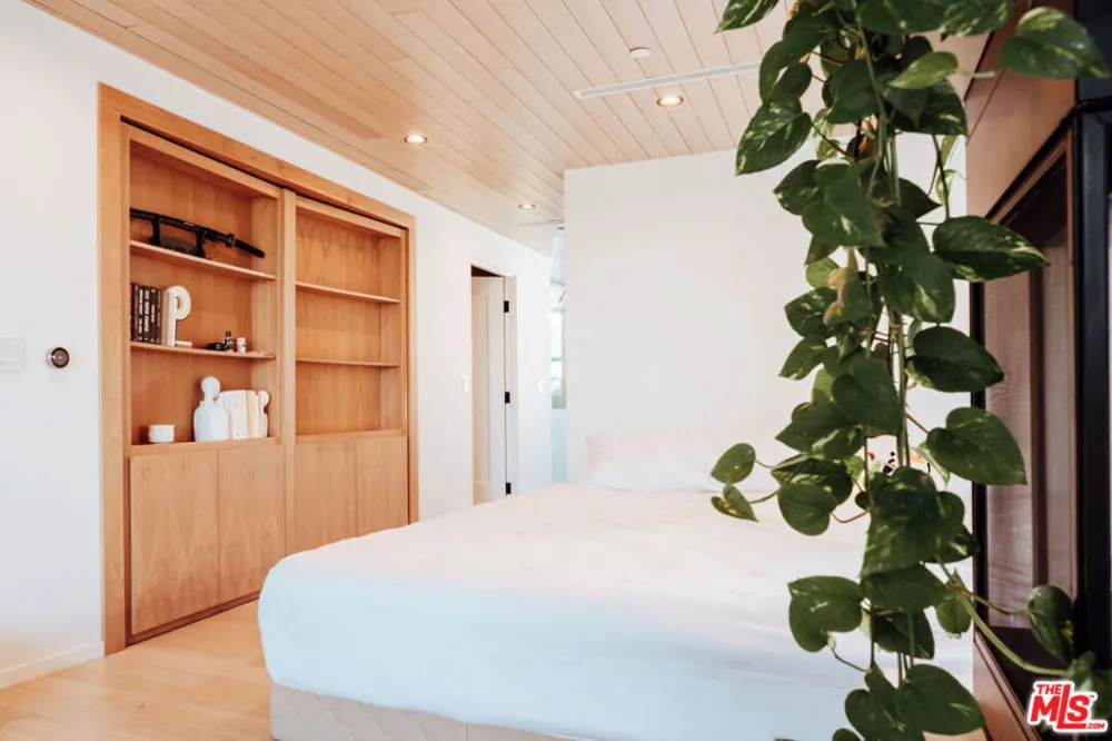 115 Park Place Venice, CA 90291