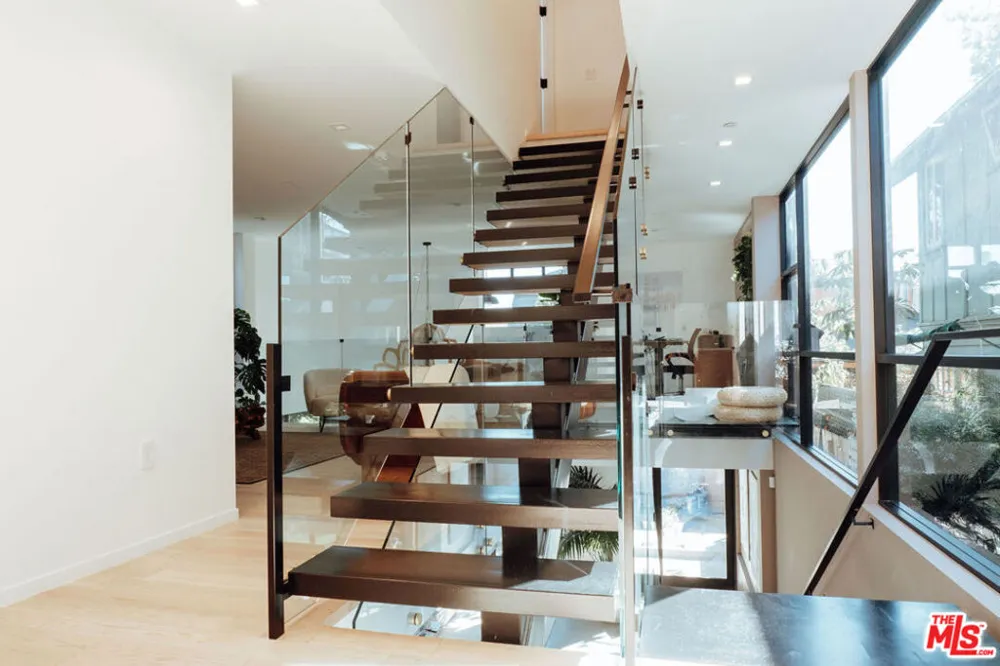 115 Park Place Venice, CA 90291