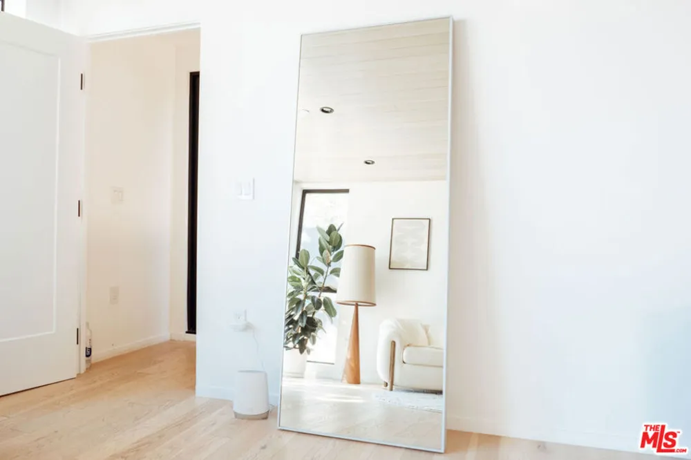 115 Park Place Venice, CA 90291