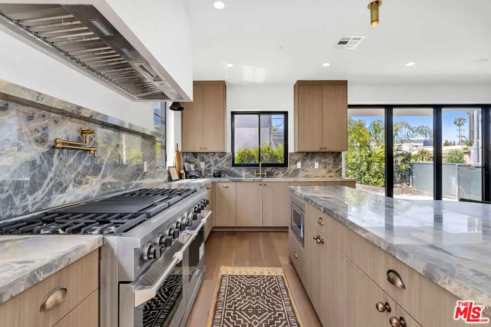 8671 Clifton Way Beverly Hills, CA 90211