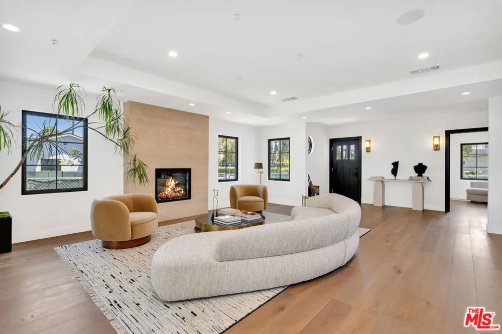 8671 Clifton Way Beverly Hills, CA 90211