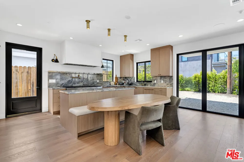 8671 Clifton Way Beverly Hills, CA 90211