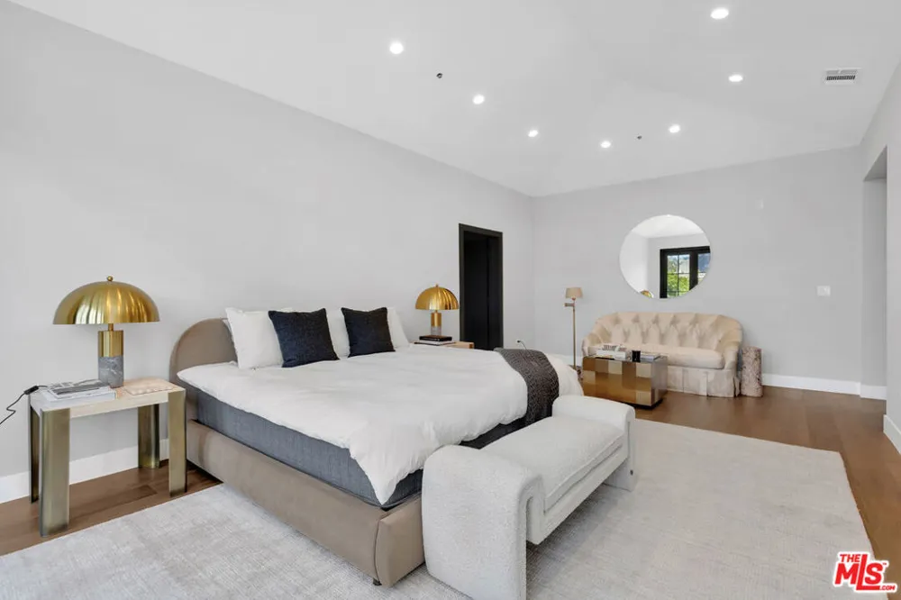 8671 Clifton Way Beverly Hills, CA 90211