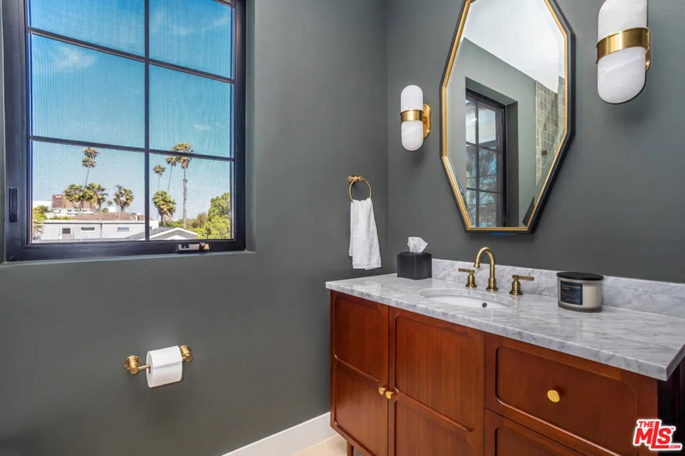 8671 Clifton Way Beverly Hills, CA 90211