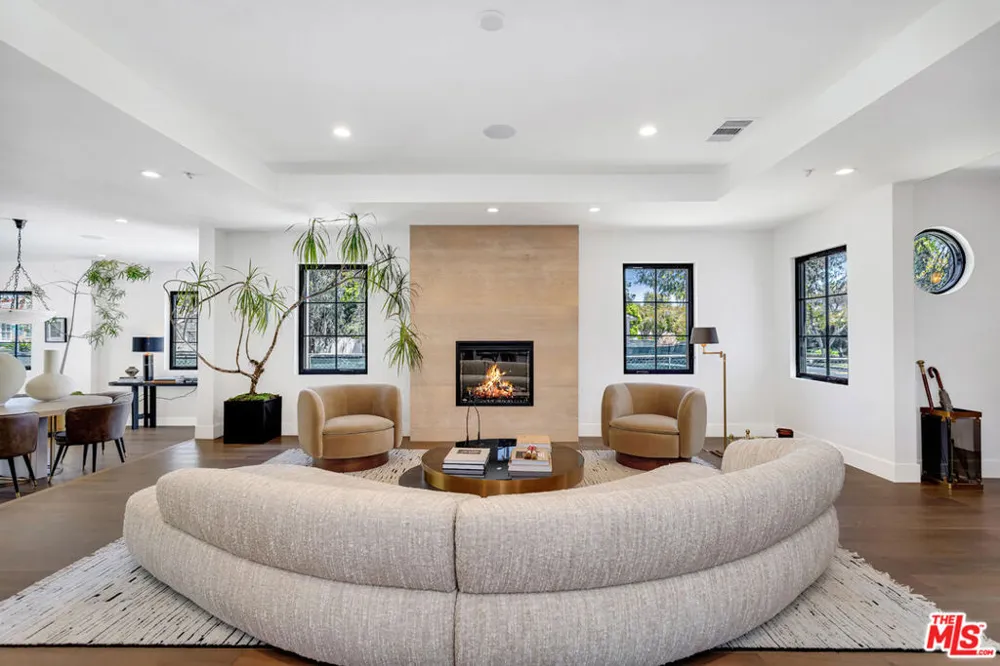 8671 Clifton Way Beverly Hills, CA 90211