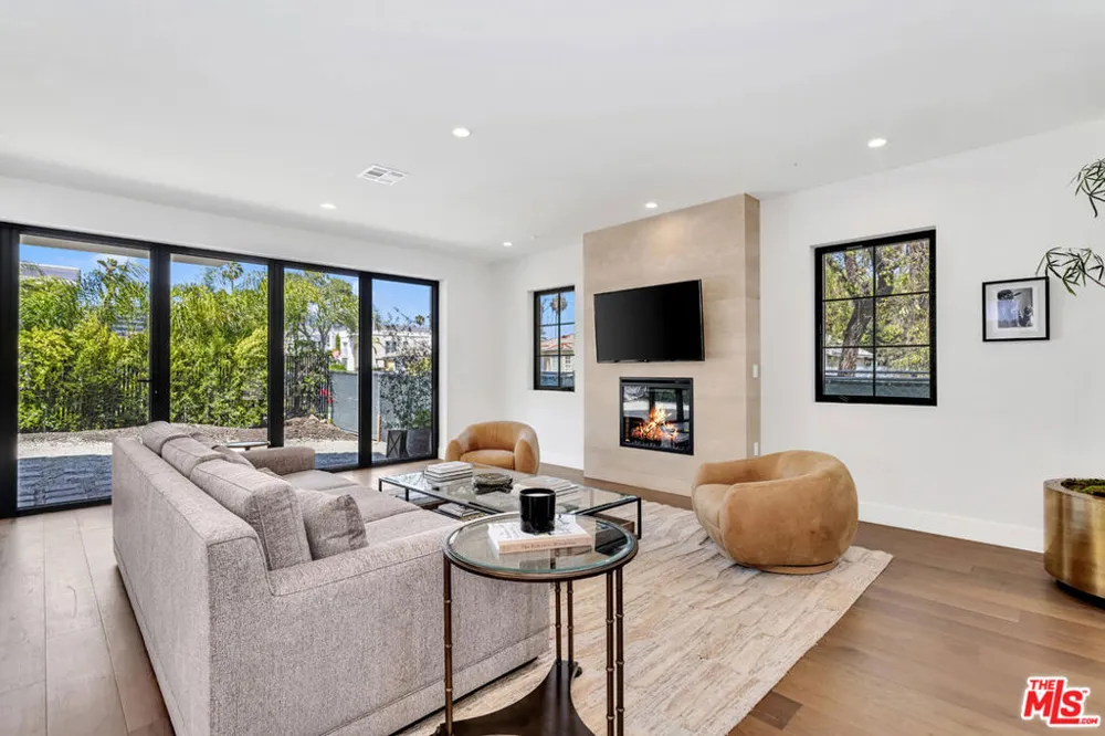 8671 Clifton Way Beverly Hills, CA 90211