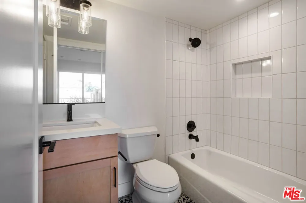 11222 W Lyon Lane #10 North Hollywood, CA 91606