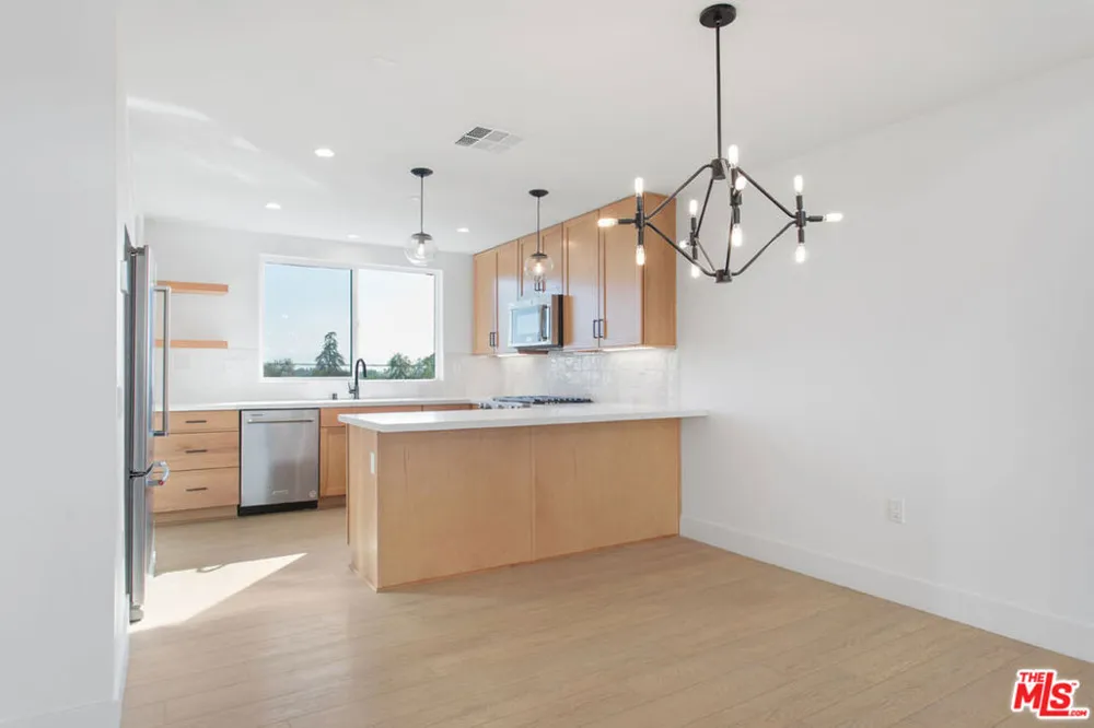 11222 W Lyon Lane #10 North Hollywood, CA 91606