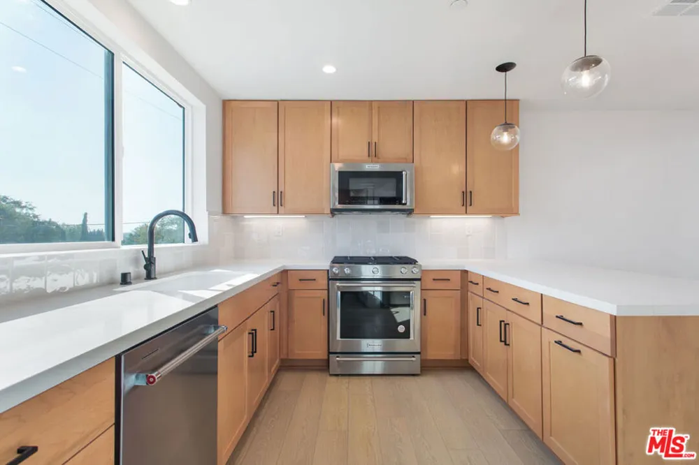 11222 W Lyon Lane #10 North Hollywood, CA 91606