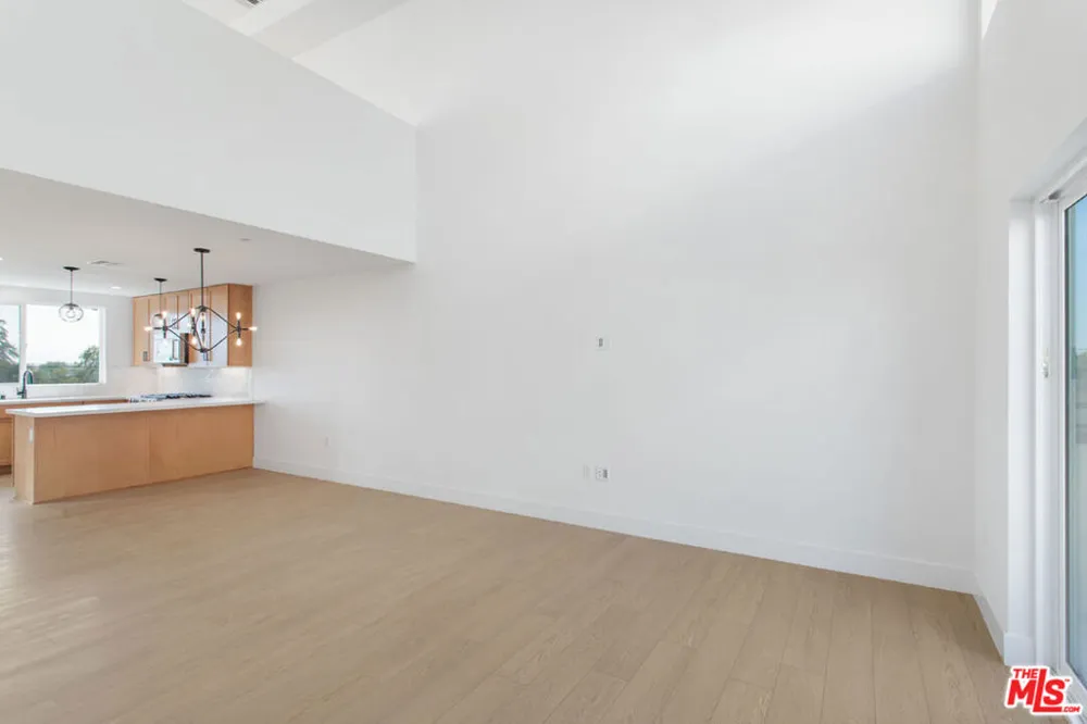 11222 W Lyon Lane #10 North Hollywood, CA 91606