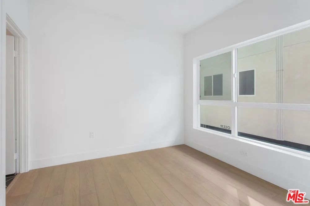 11222 W Lyon Lane #10 North Hollywood, CA 91606