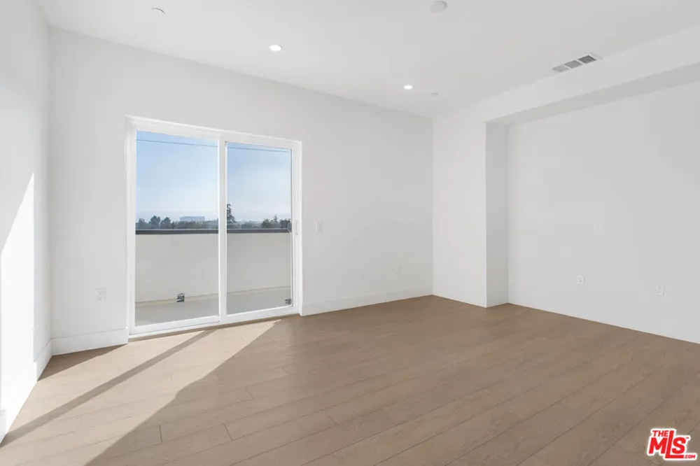 11222 W Lyon Lane #10 North Hollywood, CA 91606