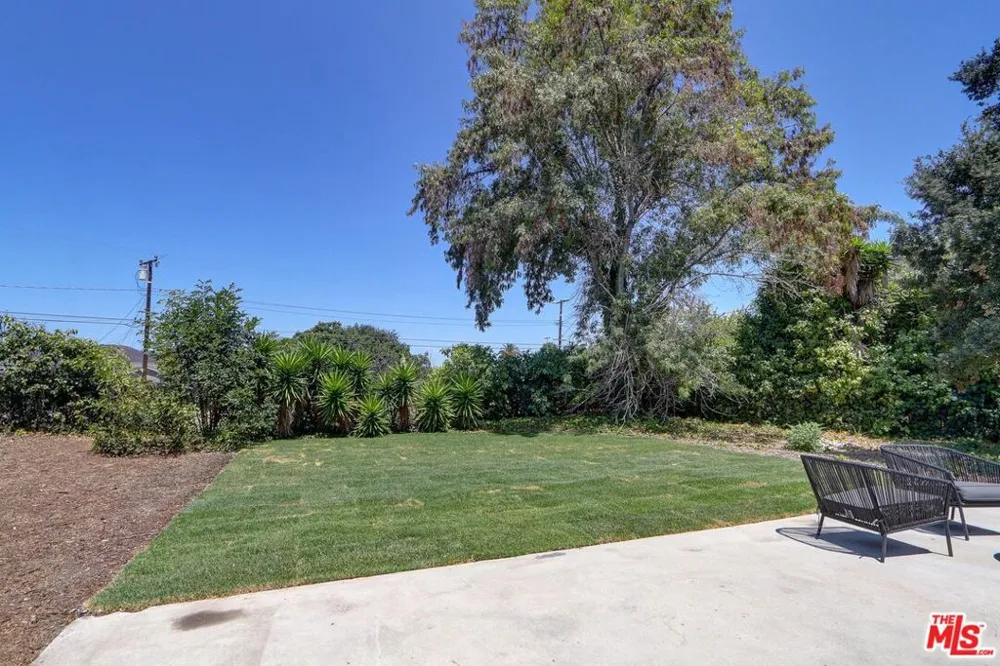 476 Jeanne Court Newbury Park, CA 91320