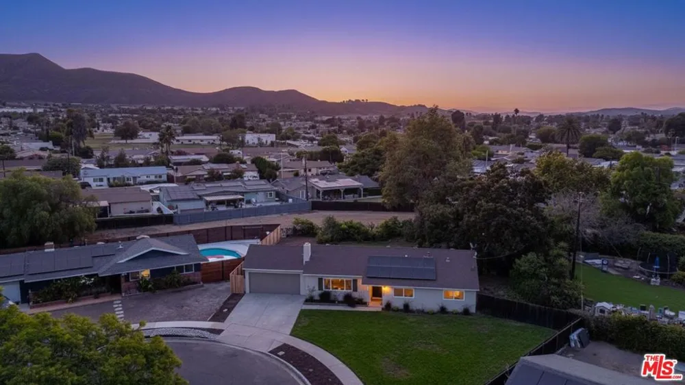 476 Jeanne Court Newbury Park, CA 91320