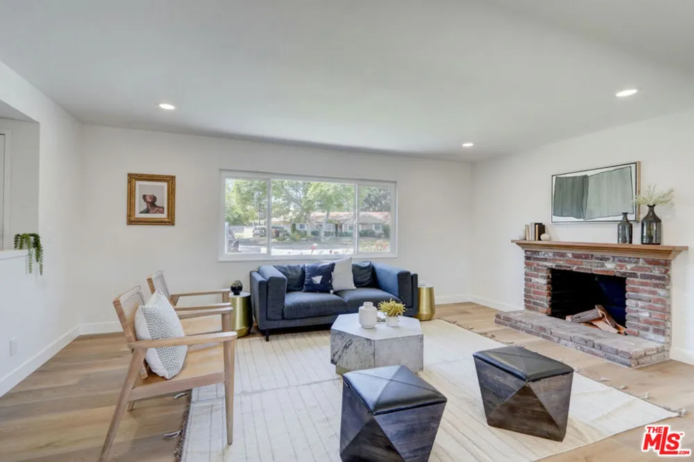 476 Jeanne Court Newbury Park, CA 91320