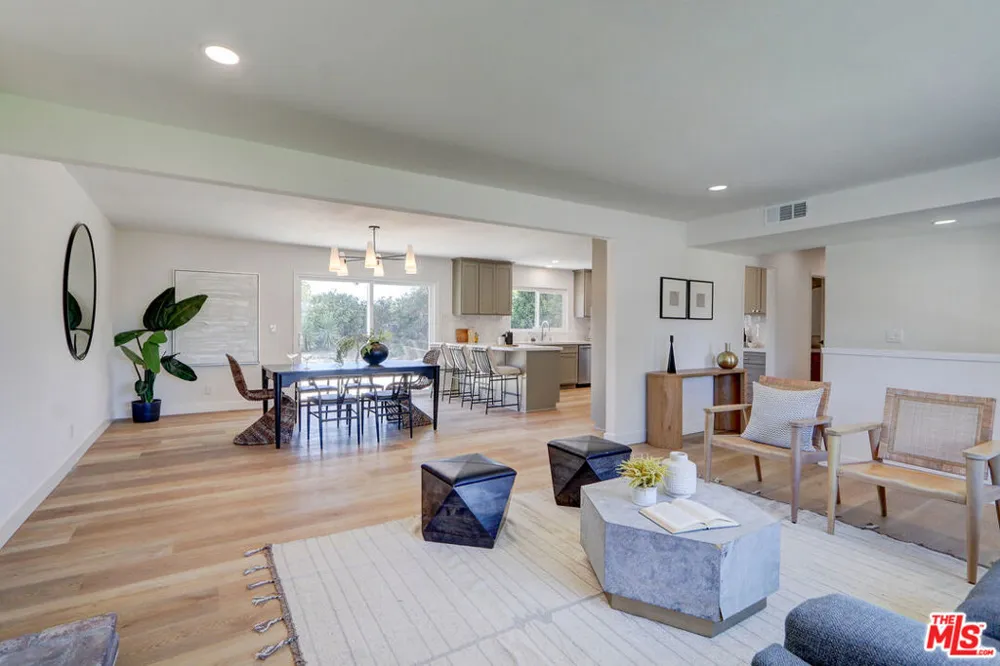 476 Jeanne Court Newbury Park, CA 91320
