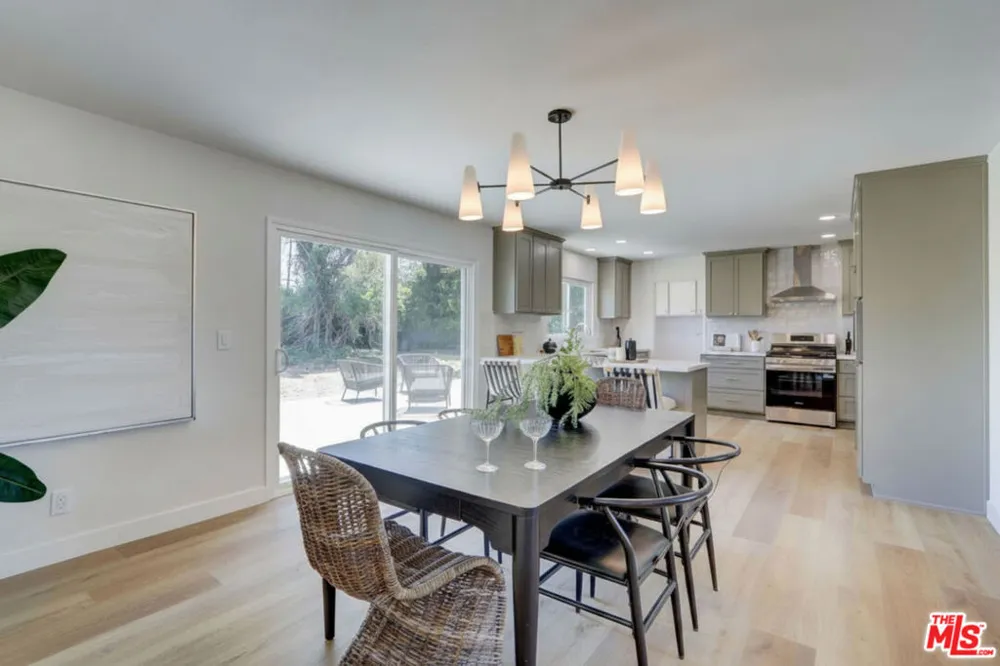 476 Jeanne Court Newbury Park, CA 91320