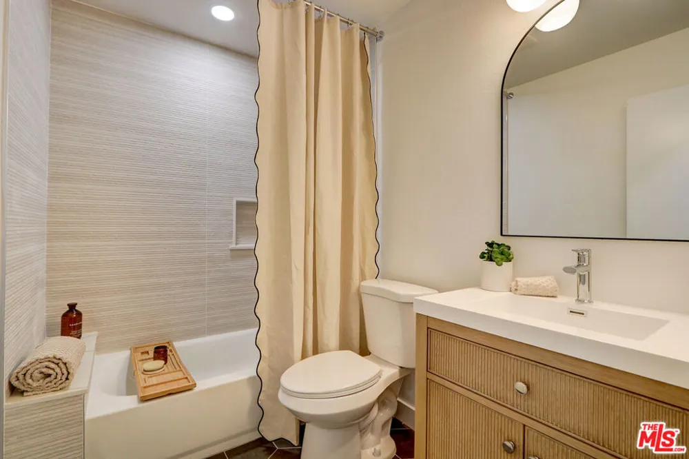 476 Jeanne Court Newbury Park, CA 91320