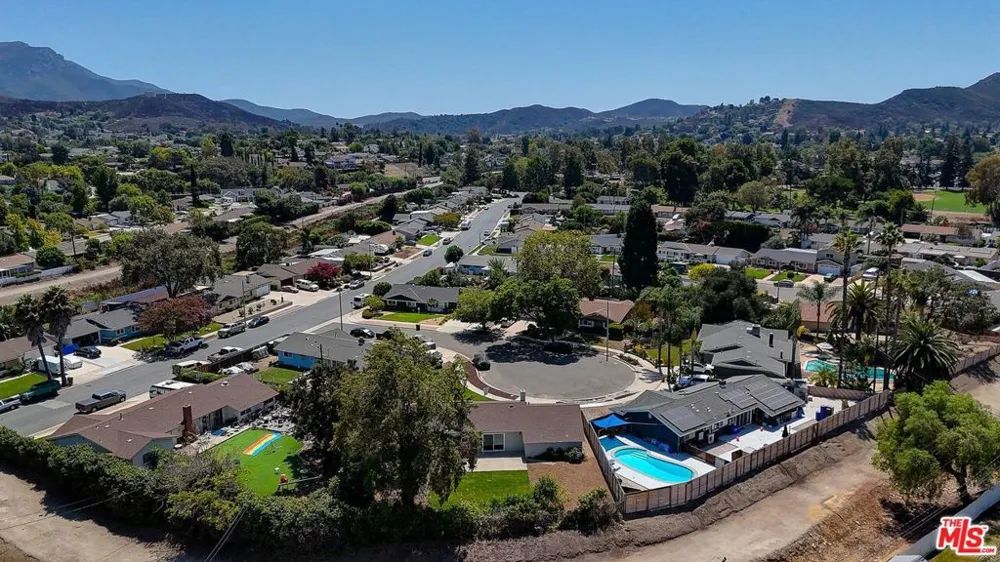 476 Jeanne Court Newbury Park, CA 91320