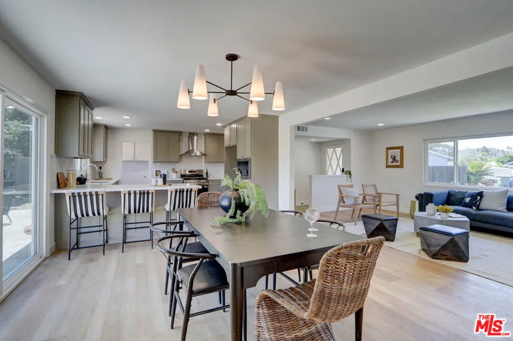 476 Jeanne Court Newbury Park, CA 91320