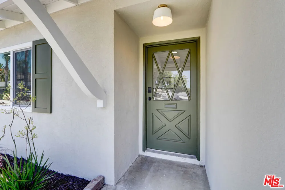 476 Jeanne Court Newbury Park, CA 91320