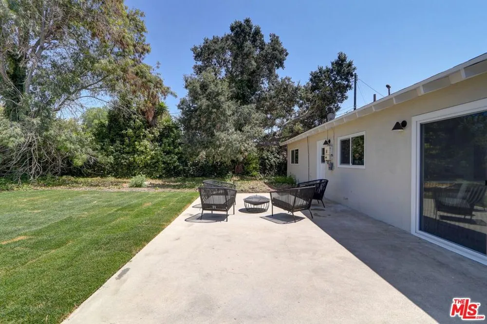 476 Jeanne Court Newbury Park, CA 91320