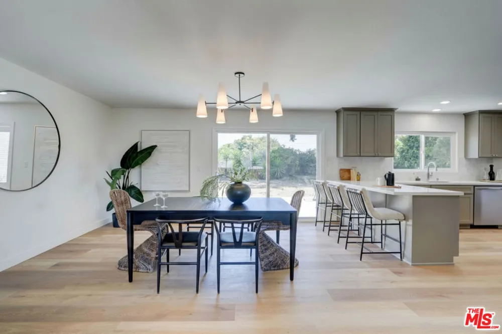 476 Jeanne Court Newbury Park, CA 91320