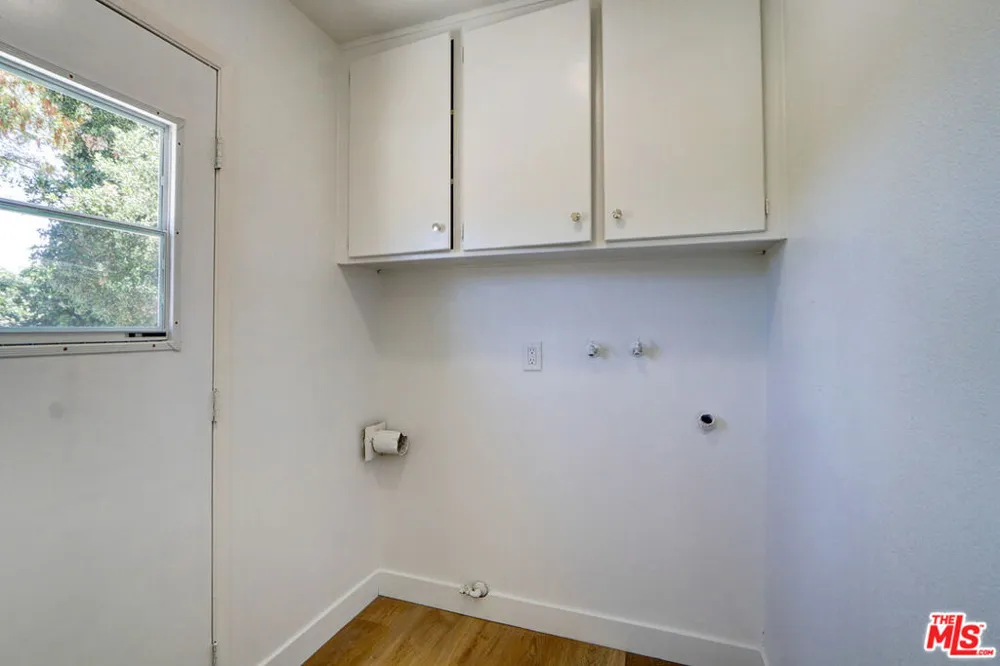 476 Jeanne Court Newbury Park, CA 91320