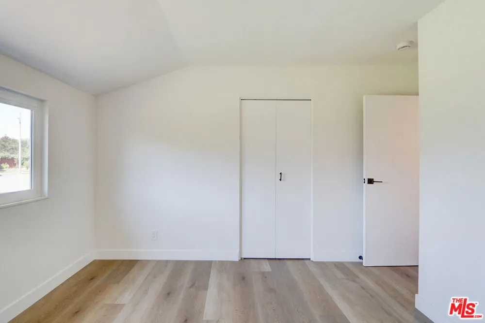 476 Jeanne Court Newbury Park, CA 91320