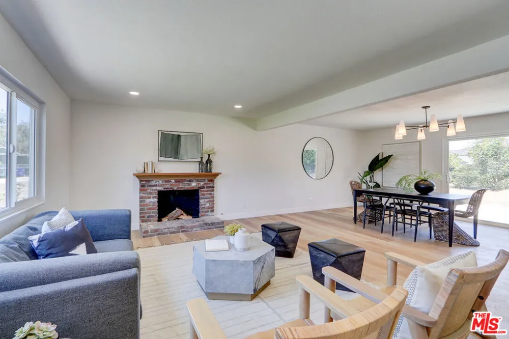 476 Jeanne Court Newbury Park, CA 91320
