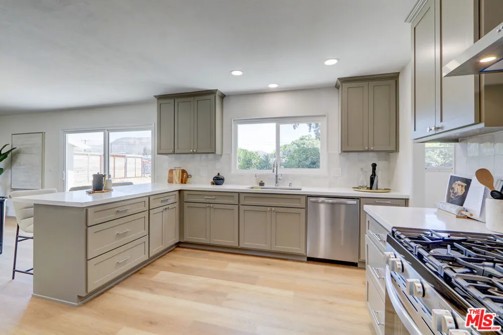 476 Jeanne Court Newbury Park, CA 91320