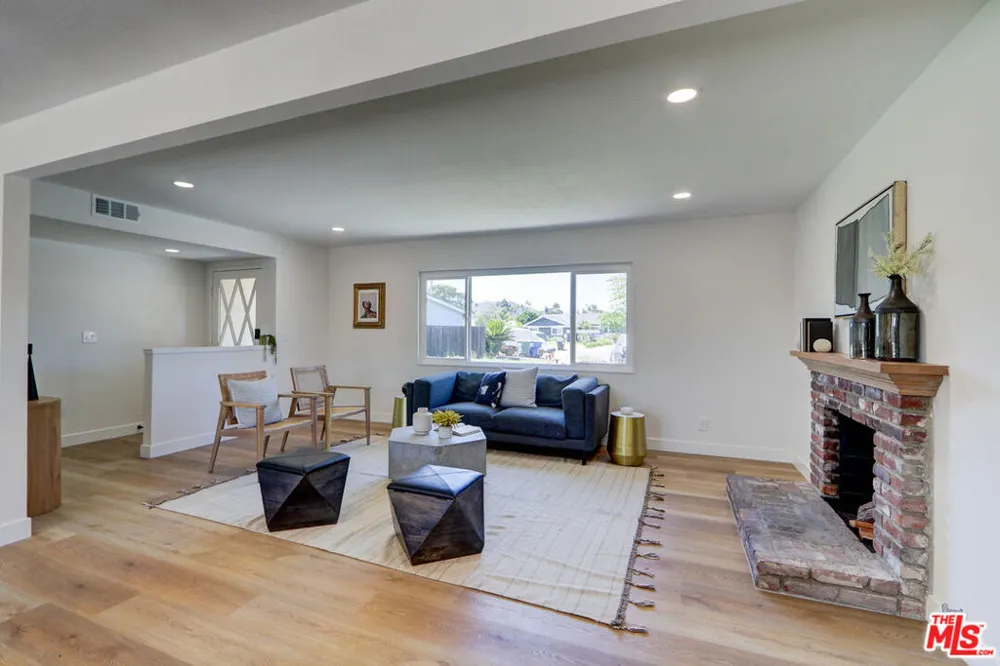 476 Jeanne Court Newbury Park, CA 91320