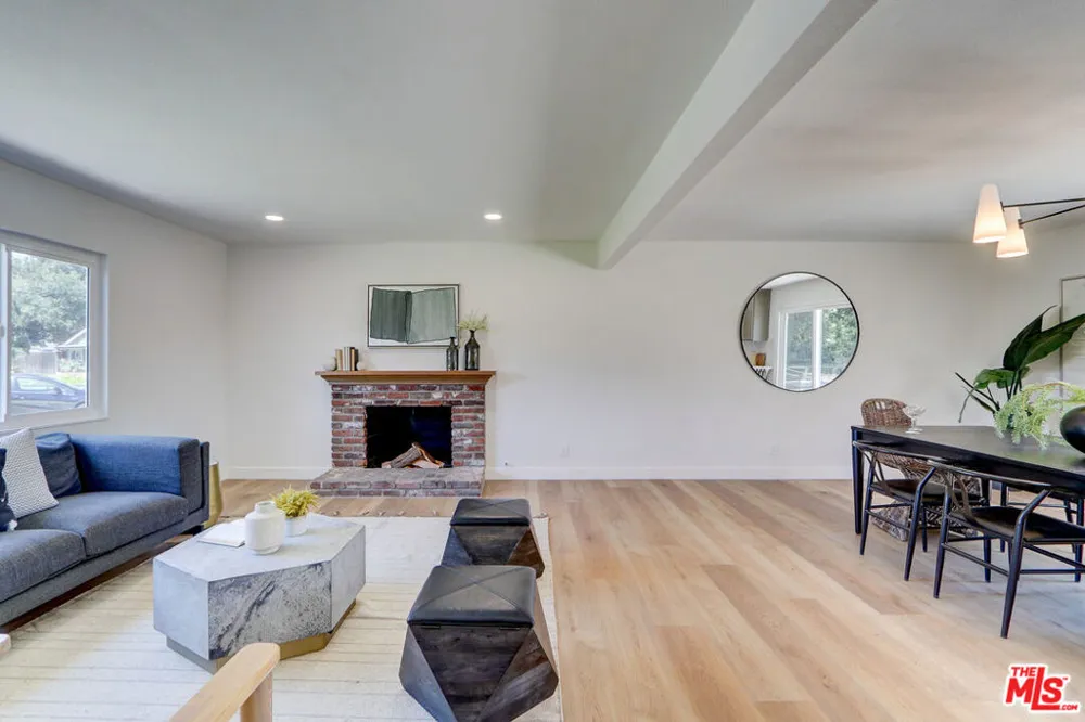 476 Jeanne Court Newbury Park, CA 91320