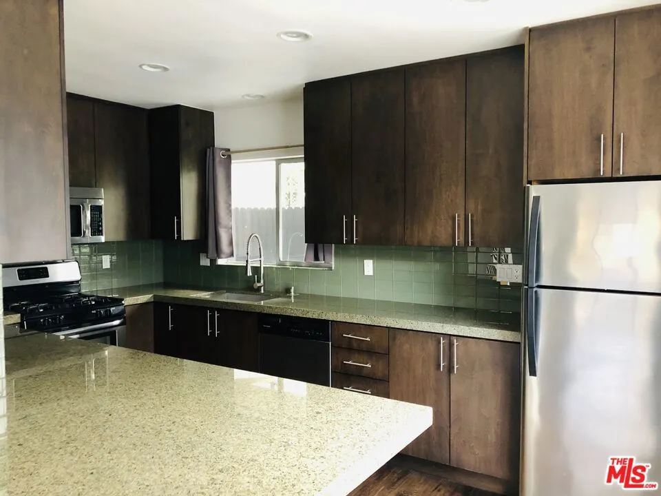 6207 BANNER AVENUE #1 Los Angeles, CA 90038