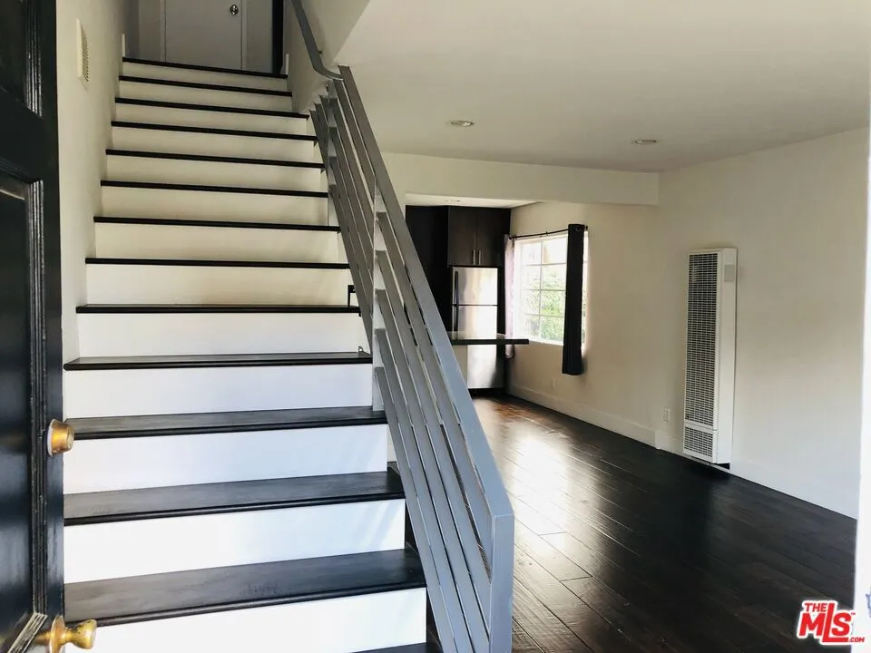 6207 BANNER AVENUE #1 Los Angeles, CA 90038