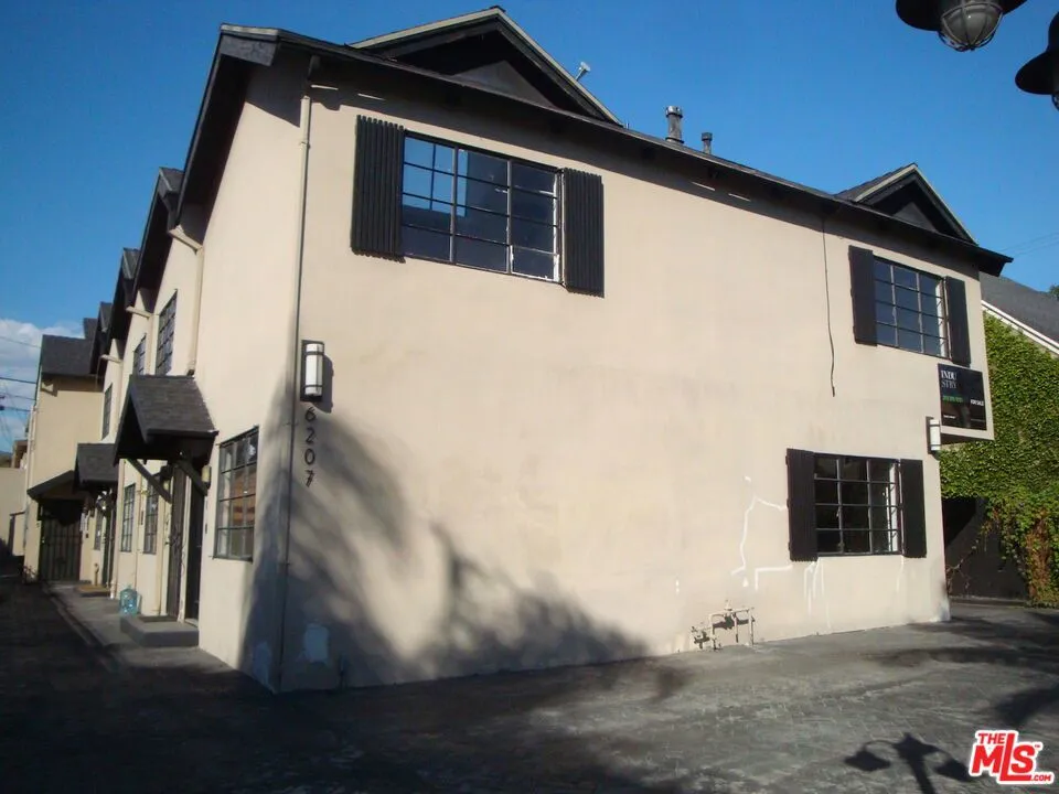 6207 BANNER AVENUE #1 Los Angeles, CA 90038