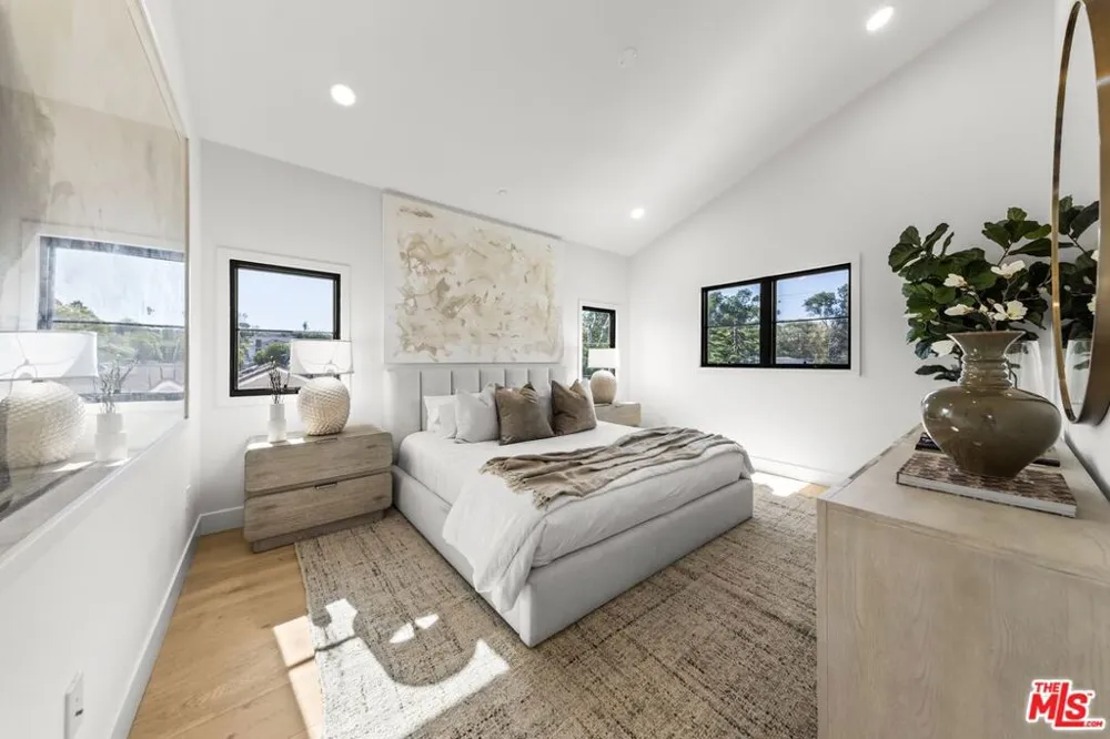 5969 W 75th Street Los Angeles, CA 90045