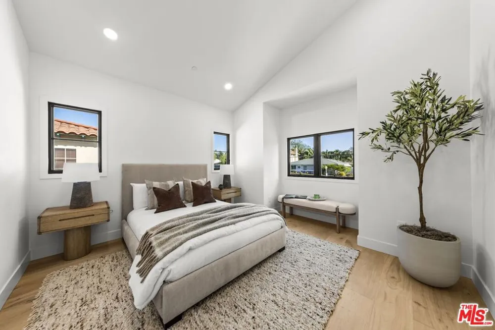 5969 W 75th Street Los Angeles, CA 90045